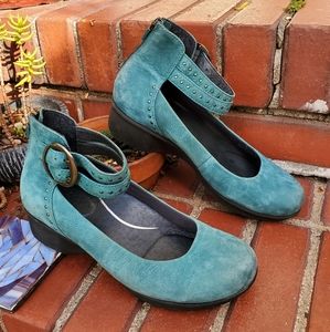 Beautiful Teal Dansko Shoes Size 38 Lighly Worn